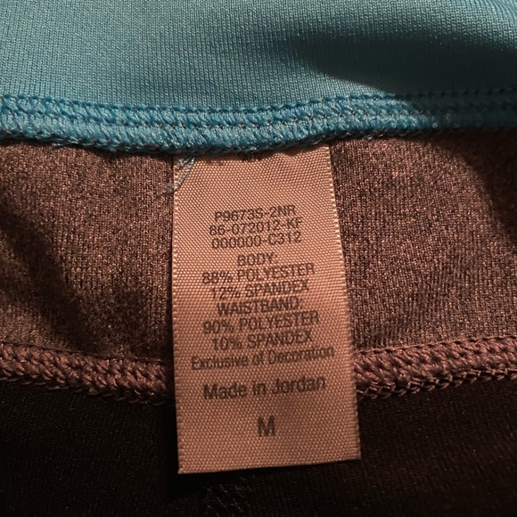 Champion Women’s Yoga Pants Capris Size Medium - Picture 9 of 9